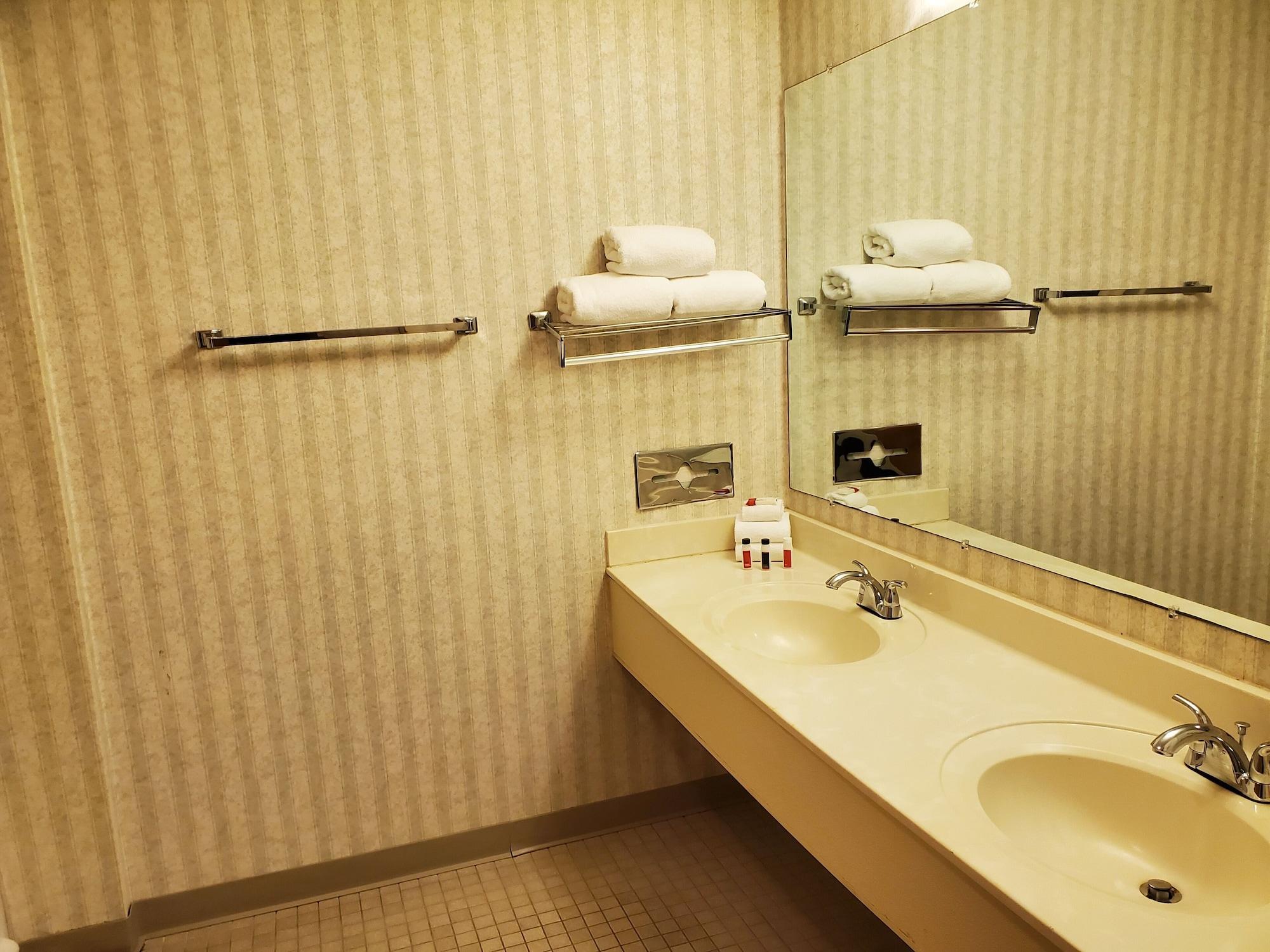 Baymont By Wyndham Groton/Mystic Hotel Ngoại thất bức ảnh