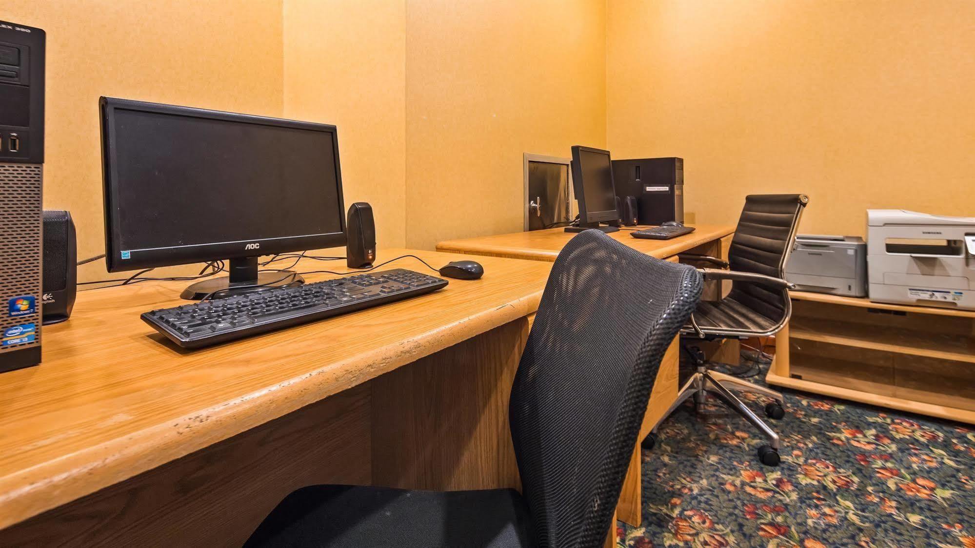 Baymont By Wyndham Groton/Mystic Hotel Ngoại thất bức ảnh